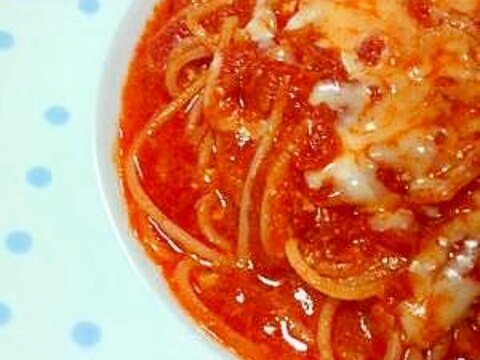 モッツァレラチーズのトマトソースパスタ